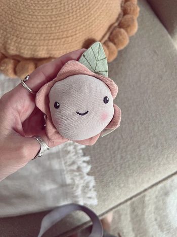 Petit hochet en fleur h&m home