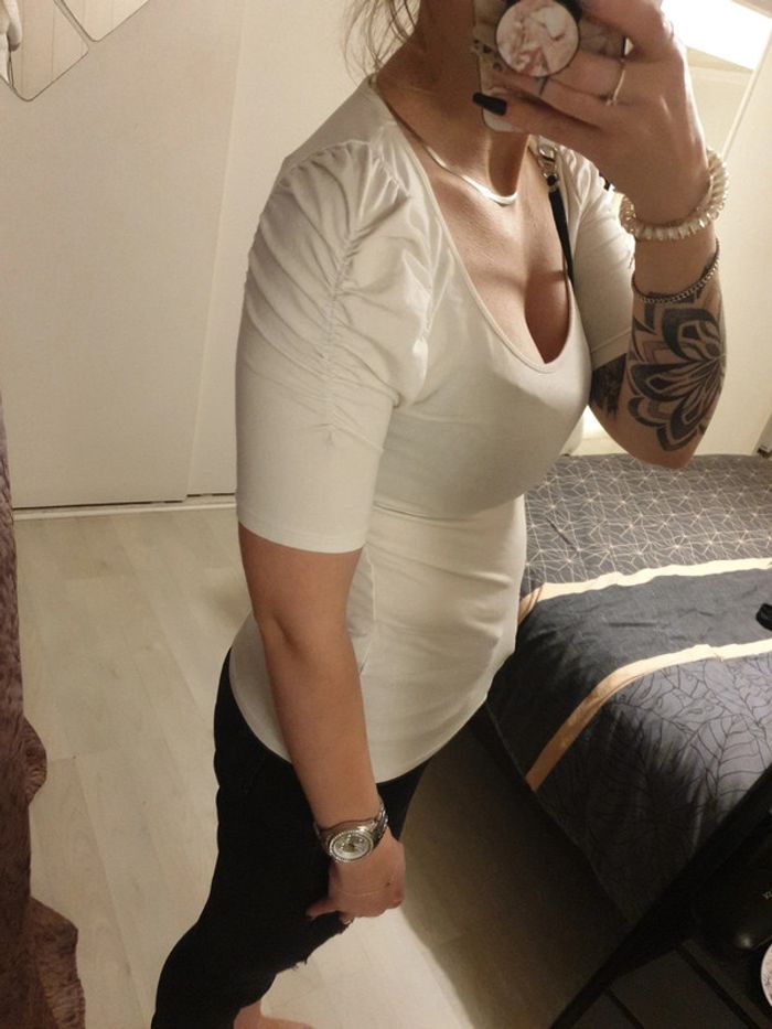 Tee shirt moulant - photo numéro 3