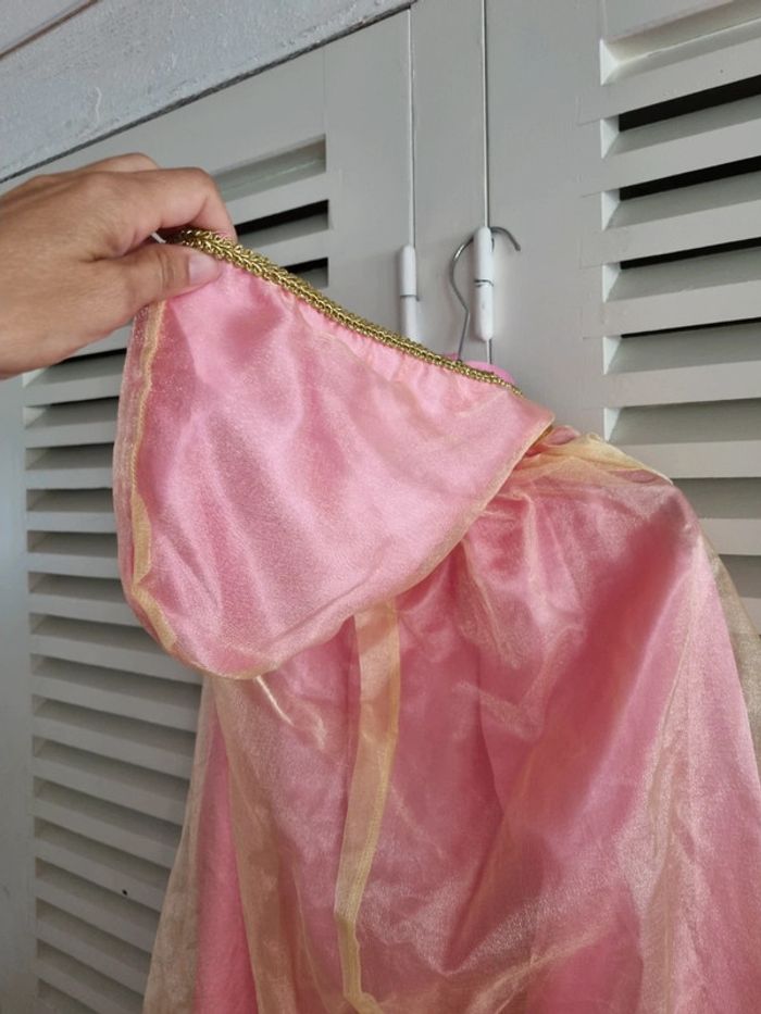 Robe de princesse avec sa cape - photo numéro 9