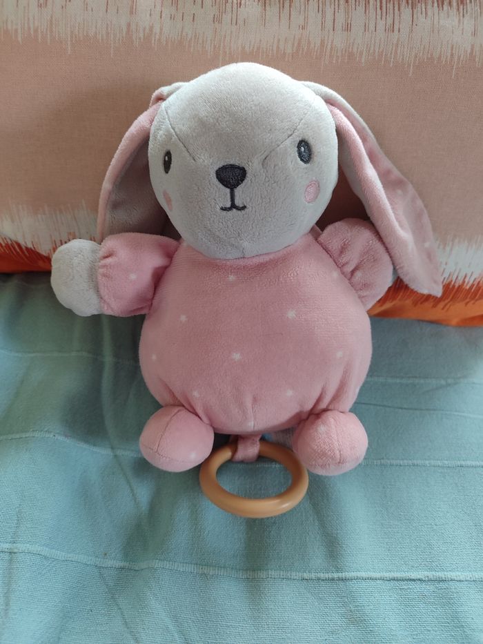 Doudou lapin rose musical simba