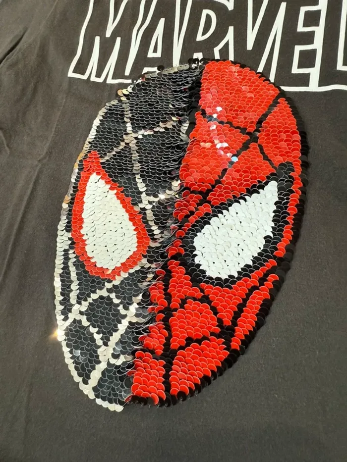 Tee-shirt Spiderman à sequins réversibles - H&M taille 110/116 cm - photo numéro 2