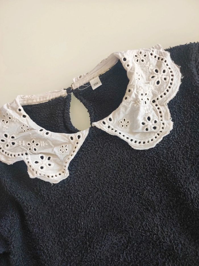 Pull noir a volants