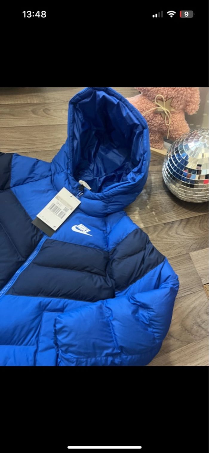Doudoune Nike bleu neuf