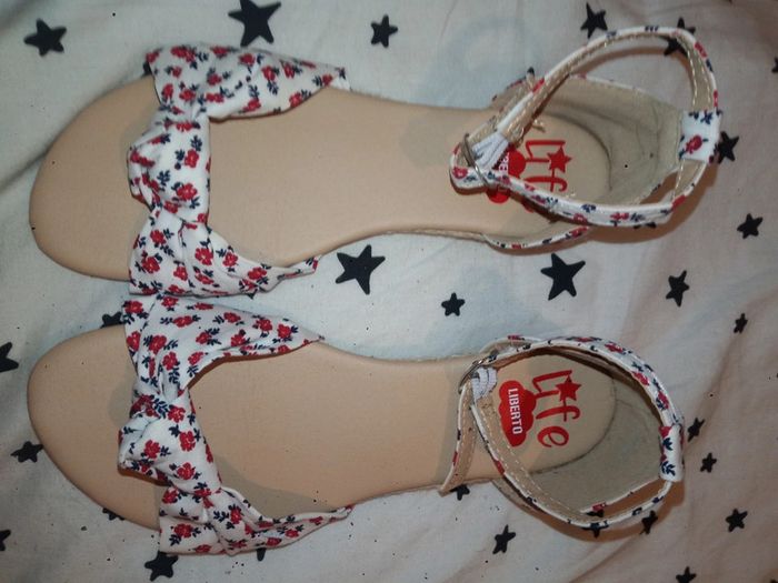 Sandales tissu fleurs rouges Liberto talons tressé - photo numéro 3