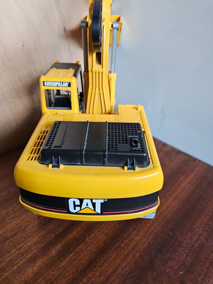 Pelleteuse CAT Bruder - photo numéro 3