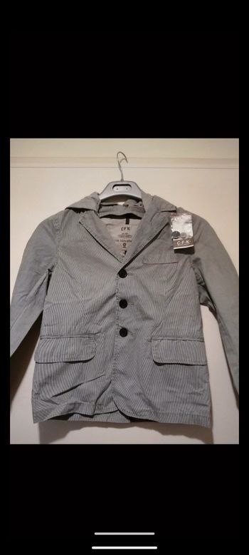 Magnifique manteau CFK chic et élégant. Taille 10 ans