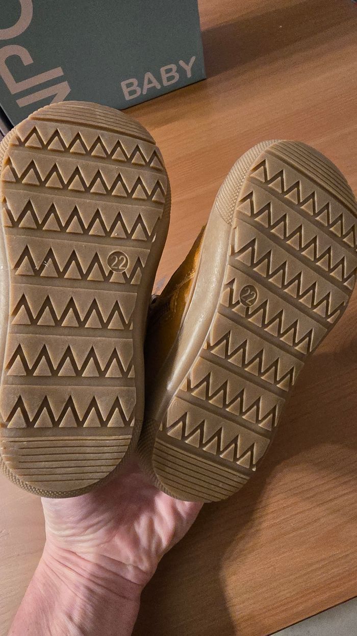 NEUVES !NON PORTÉES 🏷🏷deux paires de bottines pointure 21 et 22 garçon 👌🥰💙 - photo numéro 10