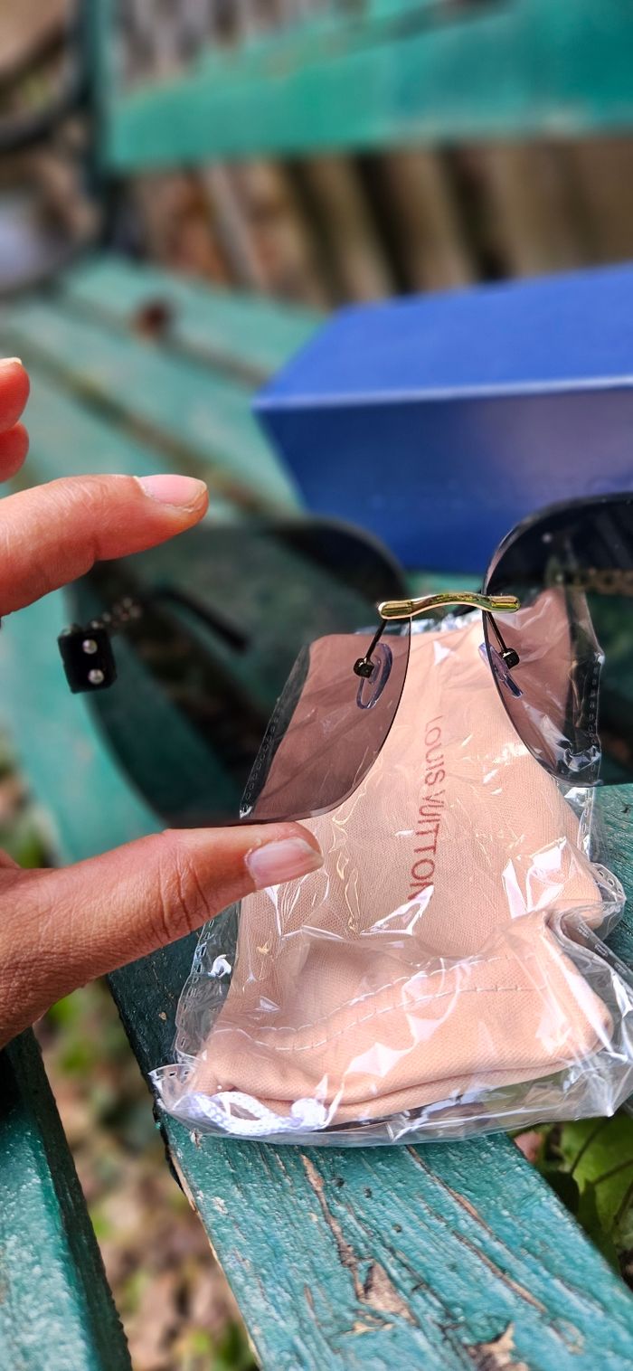 Magnifique lunettes de soleil Louis Vuitton neuf - photo numéro 9