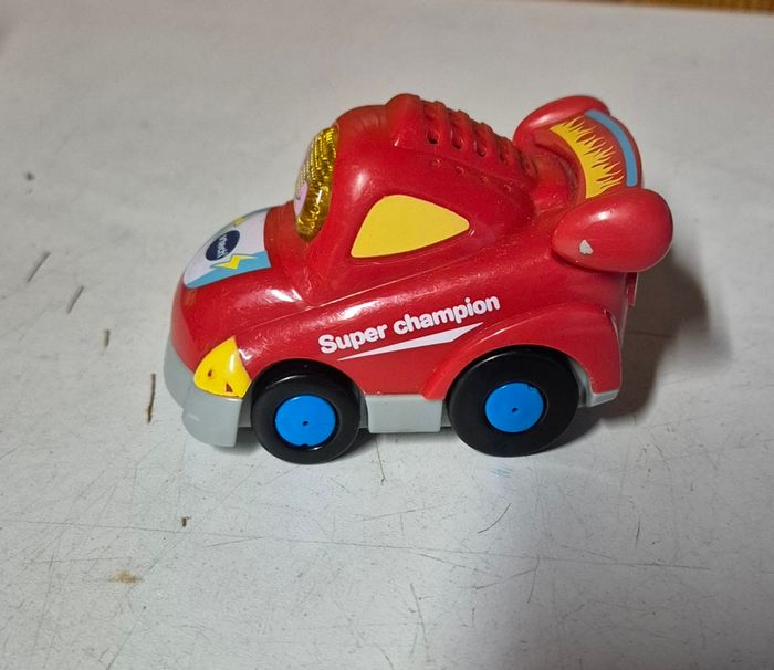 Voiture de course tutut bolide Léon super champion vtech