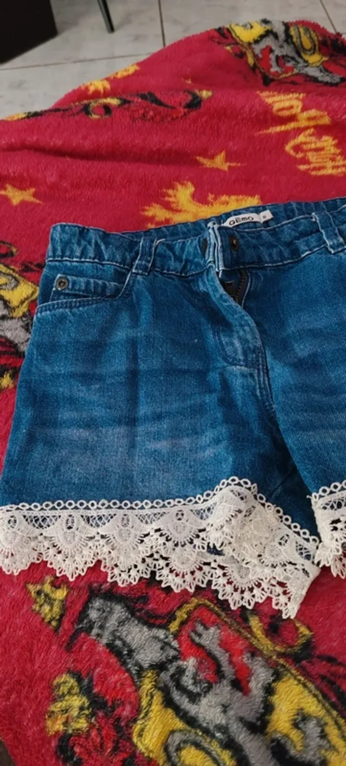 Short en jeans avec dentelle - photo numéro 2