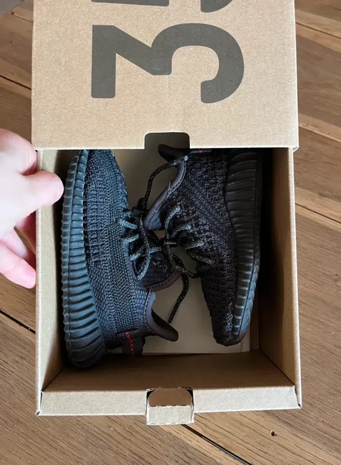 Adidas Yeezy Boost 350 V2 noires - photo numéro 8