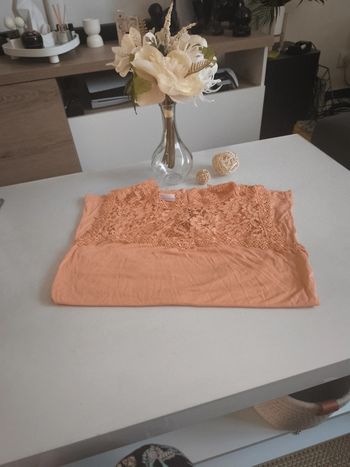 Top avec dentelle Corail Taille S très bon état