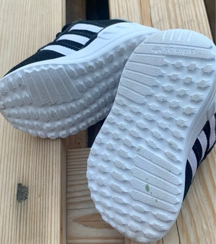 👟 Baskets Adidas bébé – Taille 19 - mixte - photo numéro 5