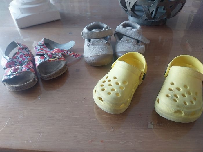 Lot de chaussures et chaussons - photo numéro 2