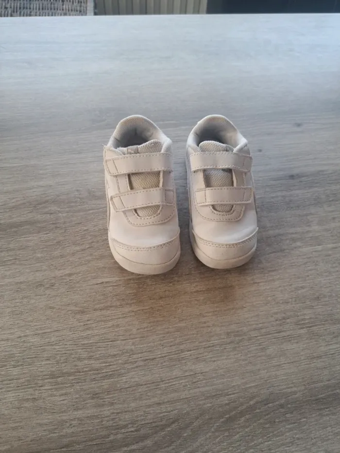 Basket a scratch puma taille 24 - photo numéro 2