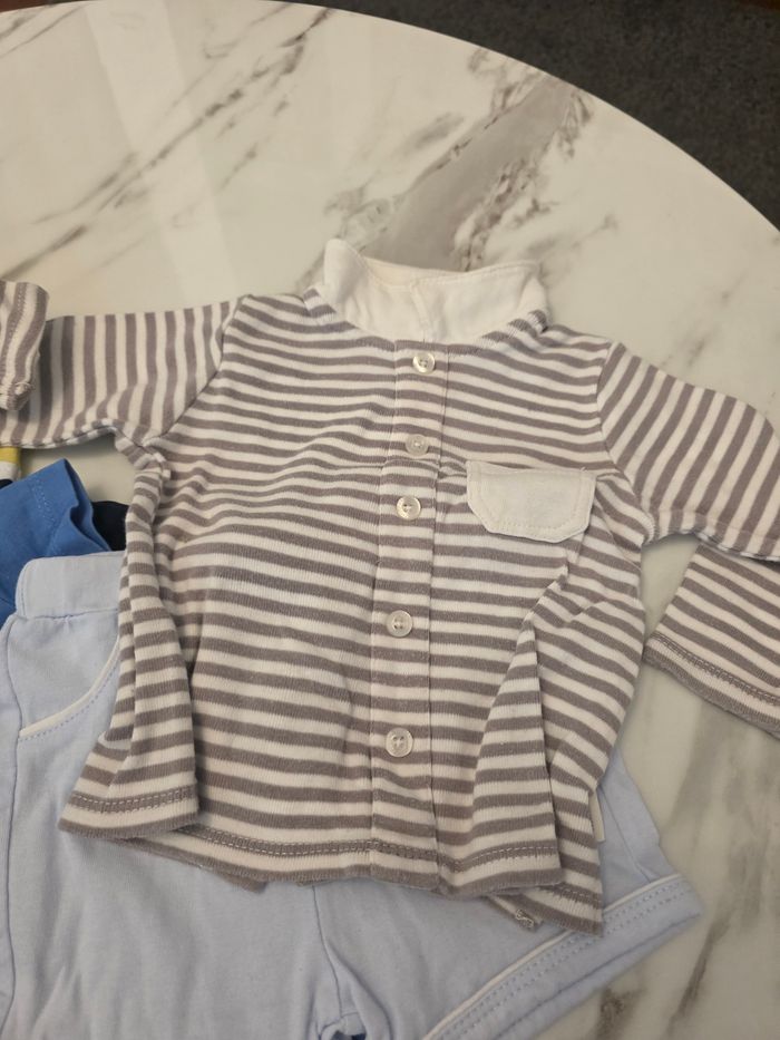 Pantalon et t-shirt - photo numéro 4