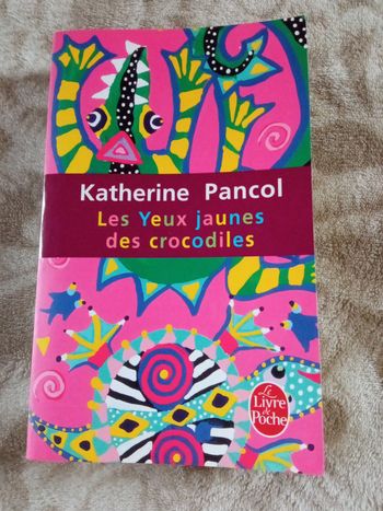 Les yeux jaunes des crocodiles