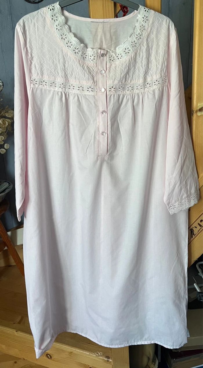 chemise de nuit avec broderie