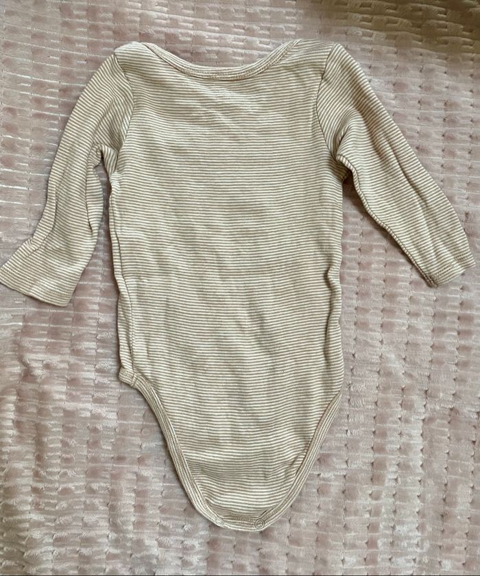 Bodies et pyjama 9 mois - photo numéro 5