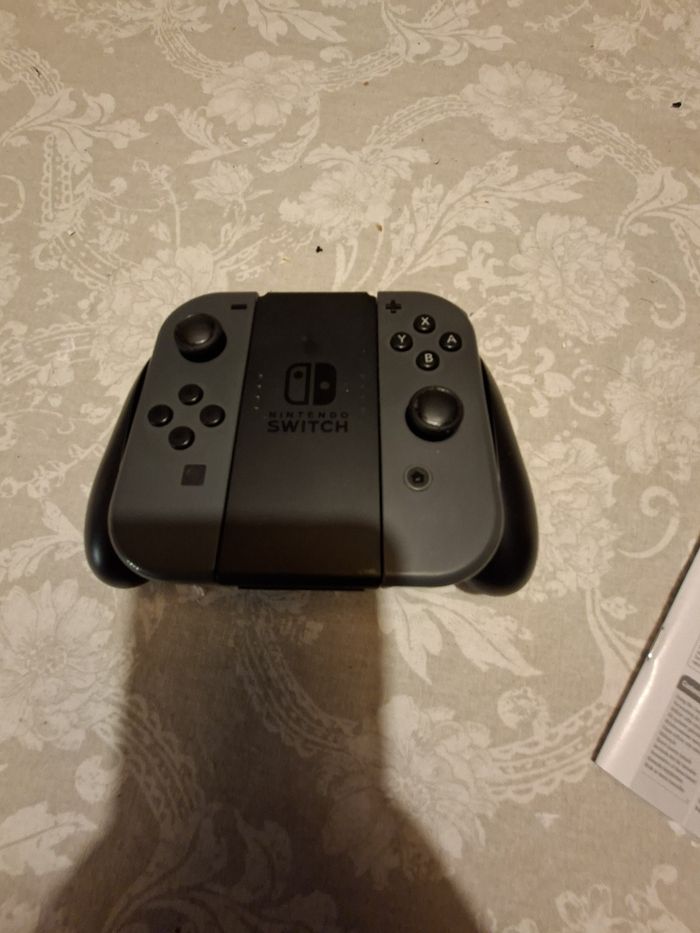 Nintendo Switch 32 Go Console avec Manettes Joy-Con Grises Non Patché - photo numéro 7