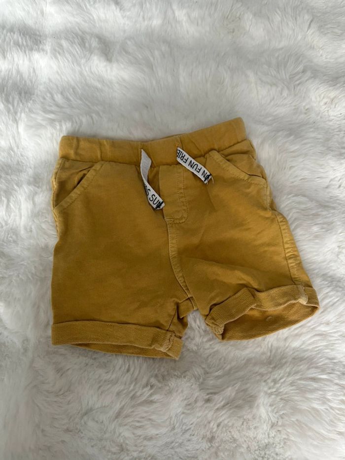 Lot, quatre shorts en très bon état - photo numéro 5