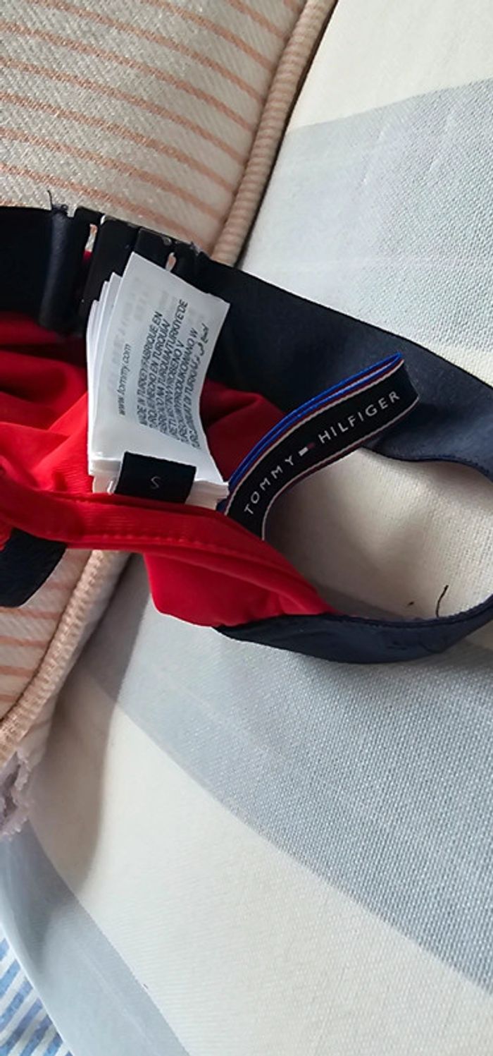 Haut de maillot rouge Tommy Hilfiger taille 36 - photo numéro 5