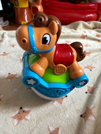 Jouet bébé cheval à bascule musical