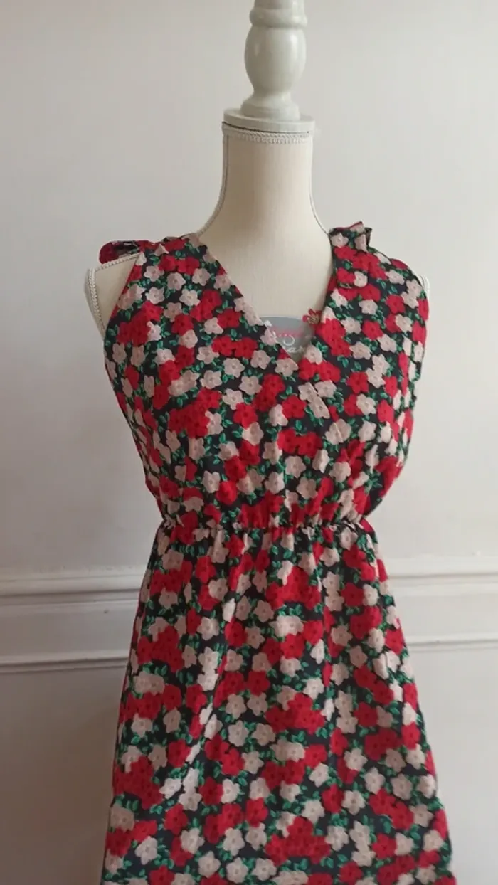 Jolie robe fleurie 38/40 très bon état - photo numéro 4