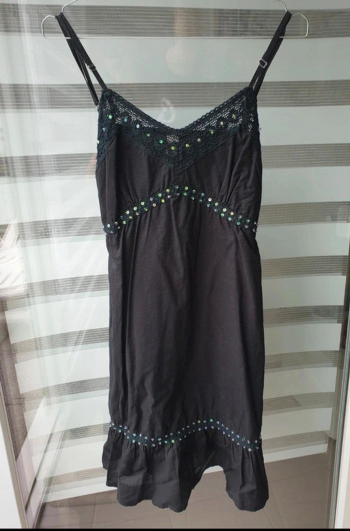 Robe noire crochet sequins
