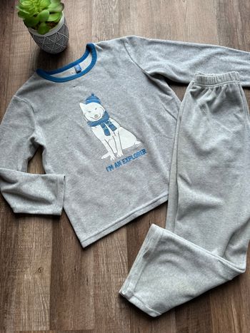 - Pyjama Okaidi  - 8 ans - bon état, tache sur le bas 