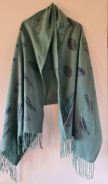 Grande écharpe verte motif feuilles