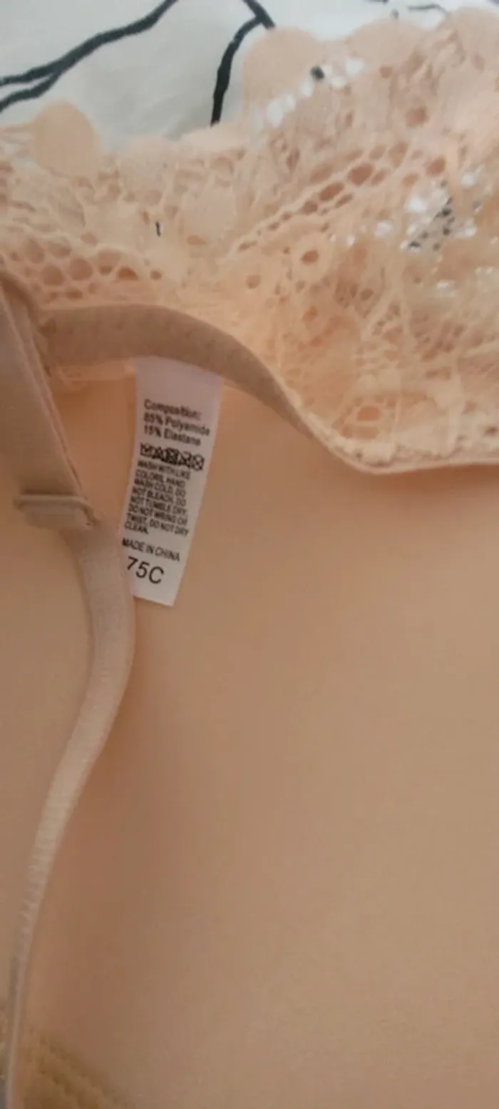 Soutien gorge neuf 90C ( mais noté 75C: taille chinoise) - photo numéro 4