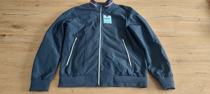 Veste.