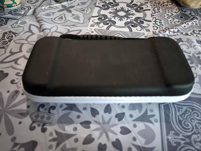 Pochette Switch noire dans un excellent état