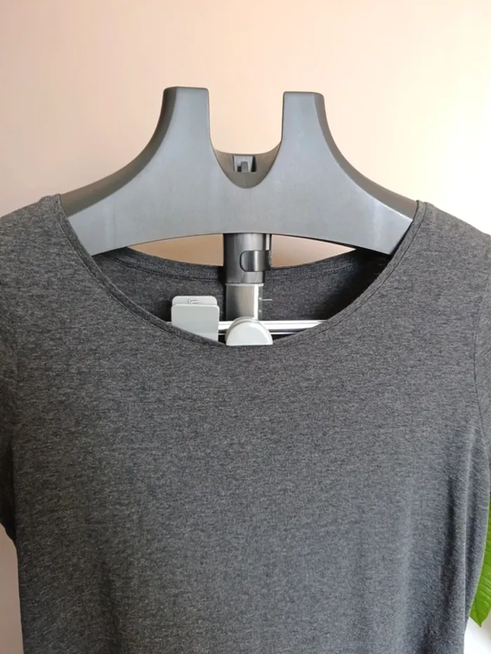 T-shirt gris - photo numéro 3