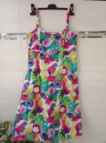 Superbe Robe bretelles t.36
100% coton multicolore