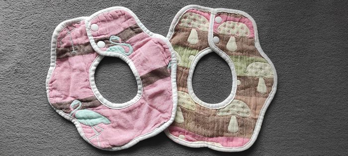 2 mini bavoirs tour de cou neuf