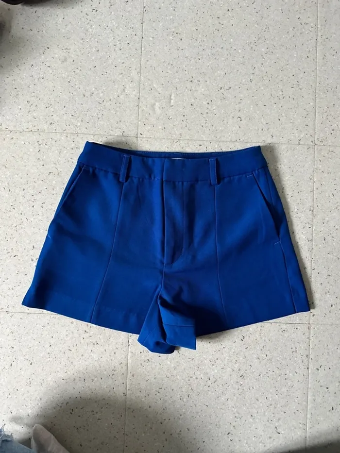 Short bleu