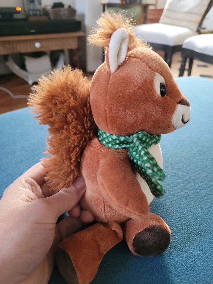 Peluche Écureuil roux Kinder 25cm foulard vert Surprise collection doudou foret - photo numéro 2