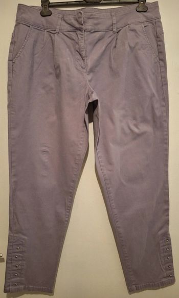 Pantalon mauve grande taille court et clouté aux chevilles