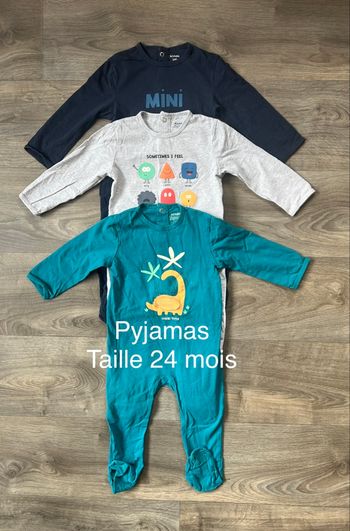 Lot de 3 pyjamas taille 24 mois mi-saison Kiabi 