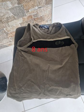 1 t shirt sans manche vert kaki noir marque sportsweear 8 ans