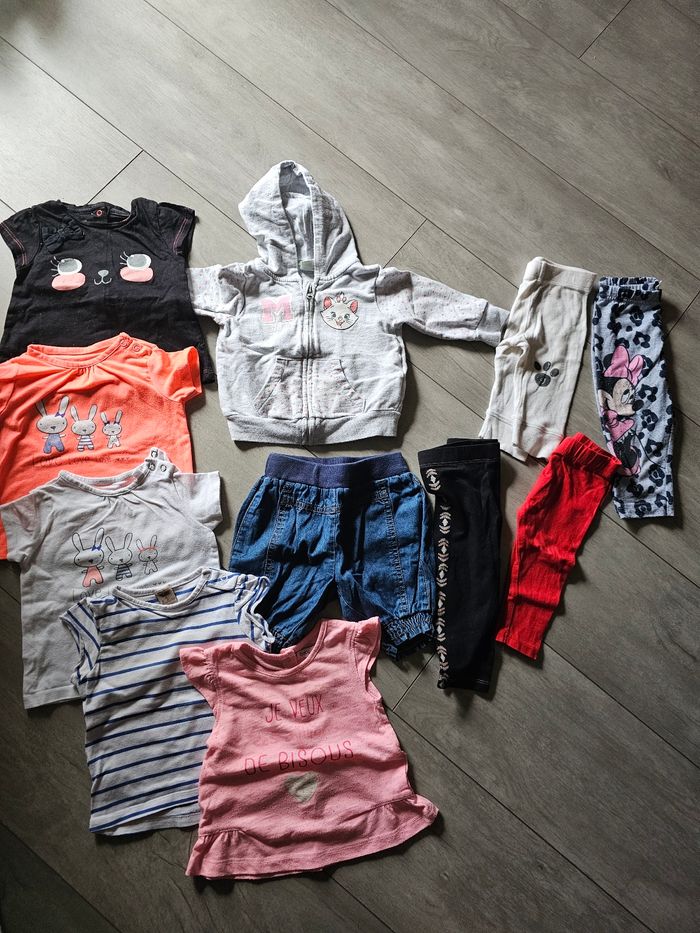 Lot 11vetements, tshirt et legging - photo numéro 1