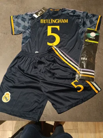 Tenue foot Real Madrid Jude Bellingham bleu. T.28