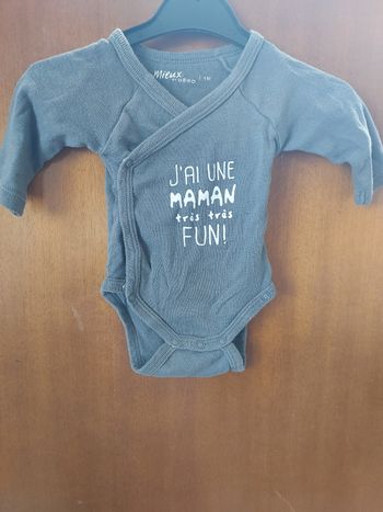 Lot bodies bébé 1 mois