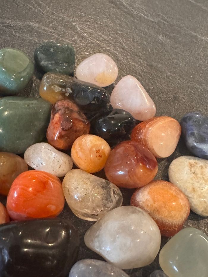 Lot de 350 g de pierres polies naturelles – quartz, agate, jaspe, aventurine, sodalite – (Total 386 g avec cadeaux) - photo numéro 6