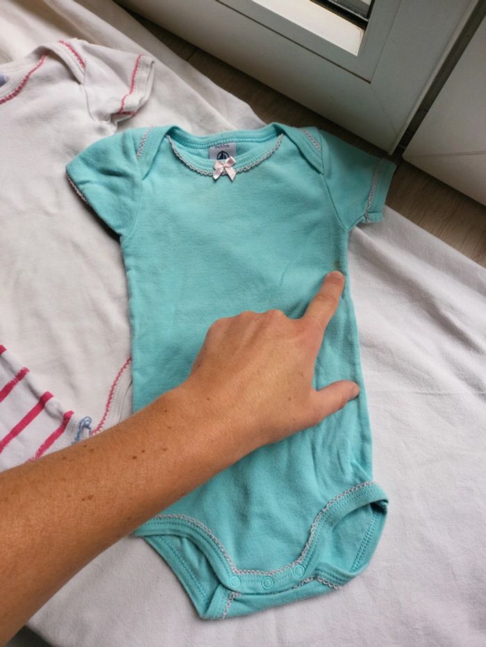 Lot bodies petit bateau 6 mois - photo numéro 4