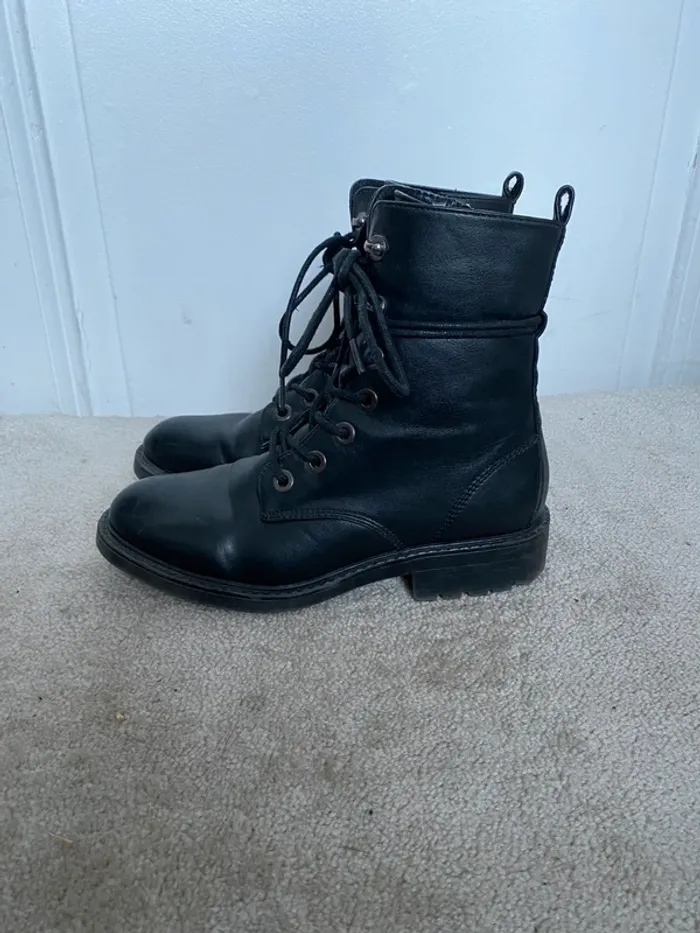 Bottines mi hautes à lacet