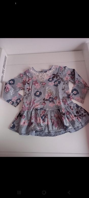 Très beau pull fille 23 mois