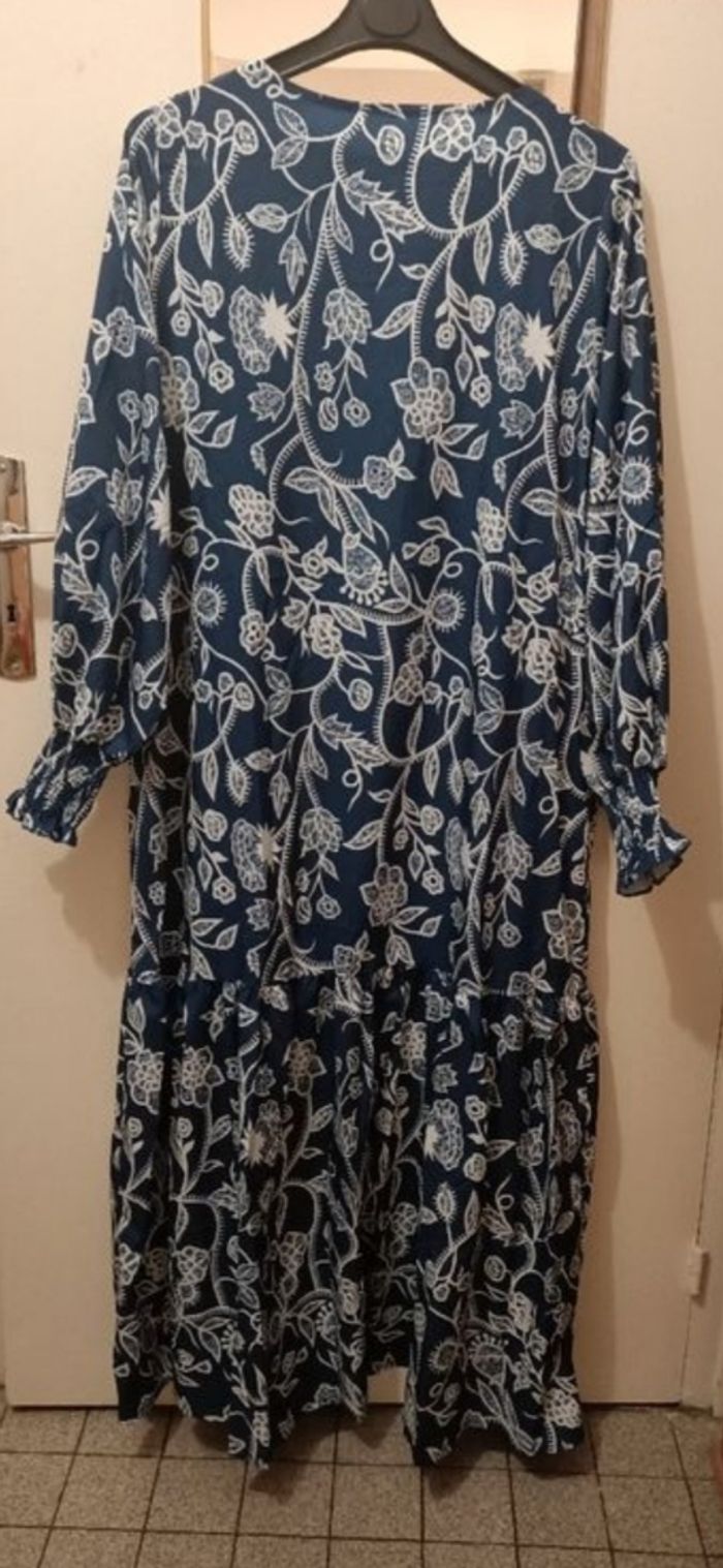 Robe longue avec ceinture bleue - photo numéro 2